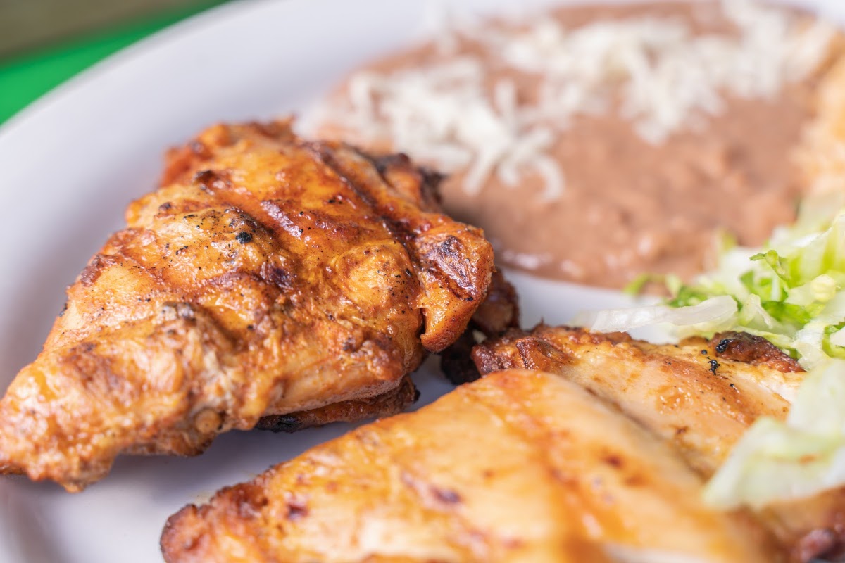 Grilled chicken plate, closeup