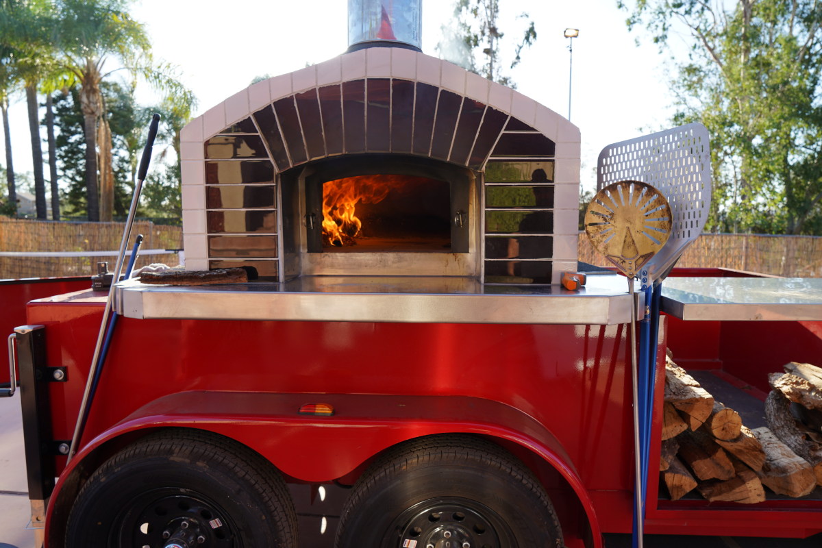 Mobile wood fired pizza oven 