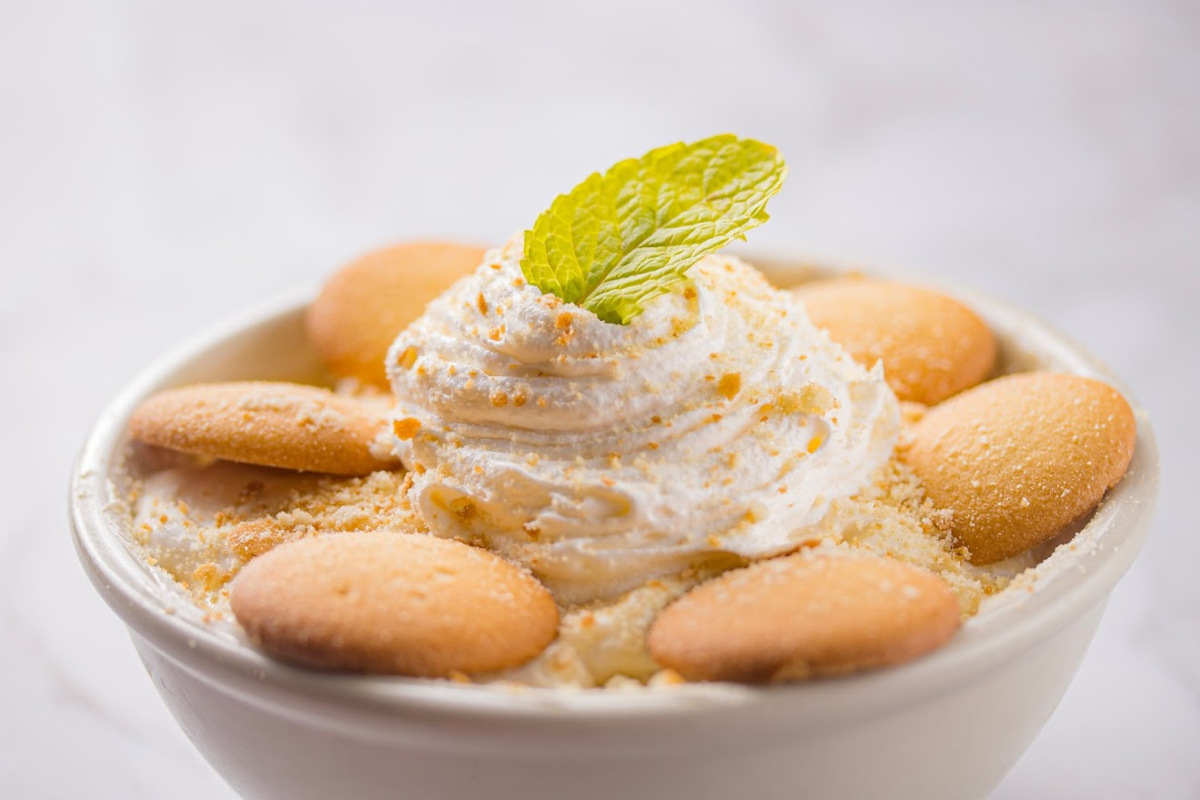 Dessert with cream and cookies