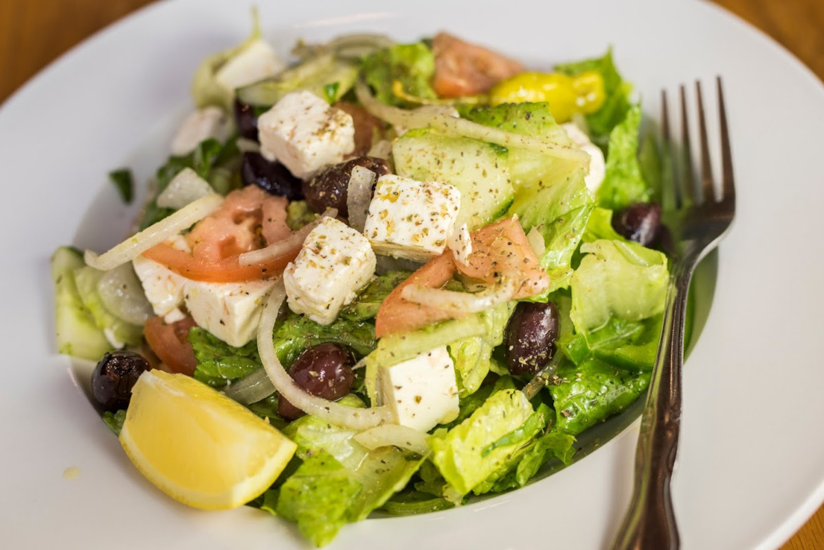 Mixed salad with cheese and lemon
