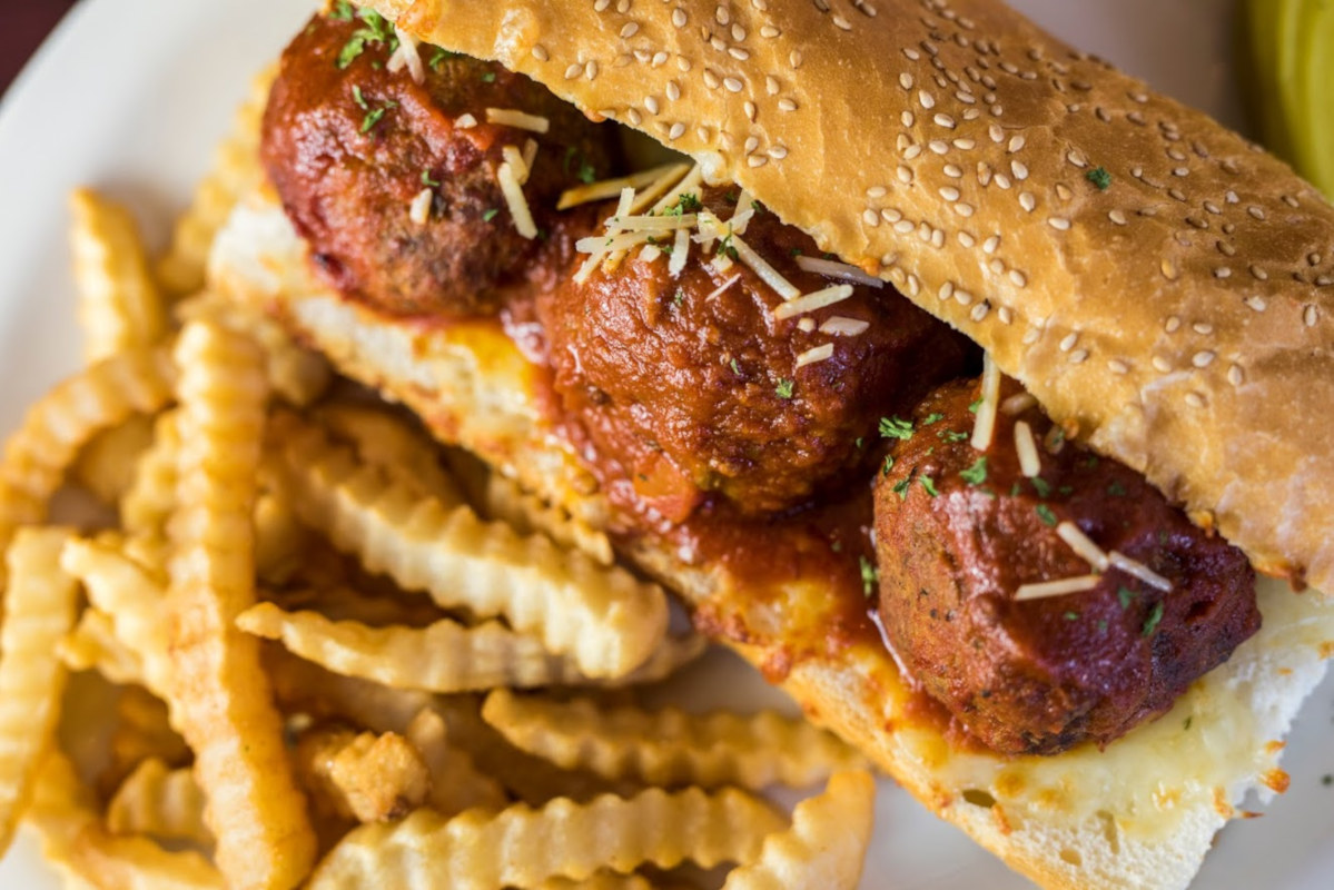 Sandwich with meatballs, fries on the side