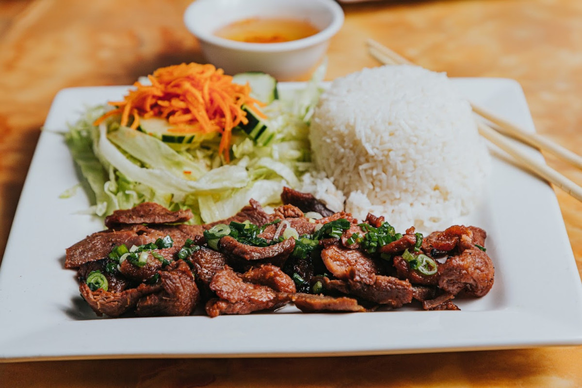 Grilled meat, salad, rice and dip