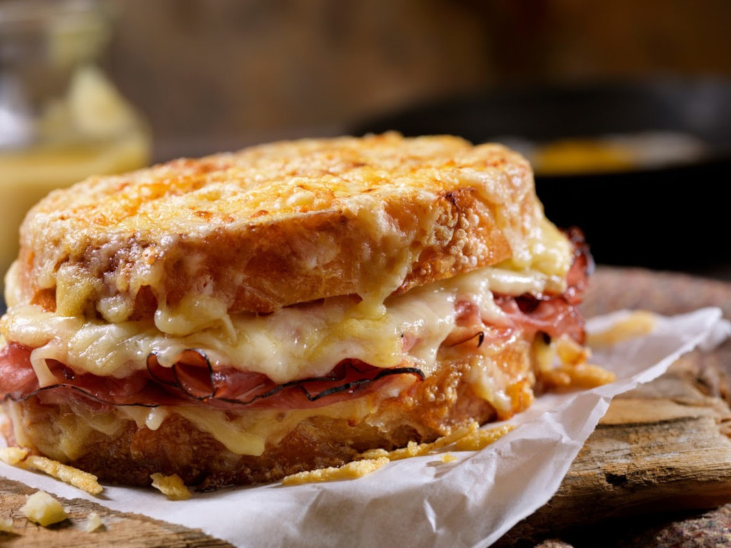 Sandwich with cheese and bacon