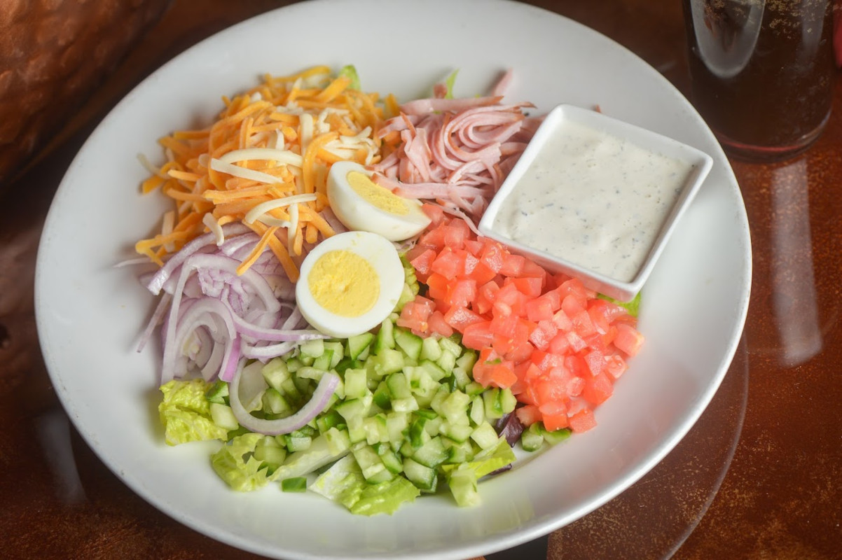Mixed salad with vegetables and boiled egg