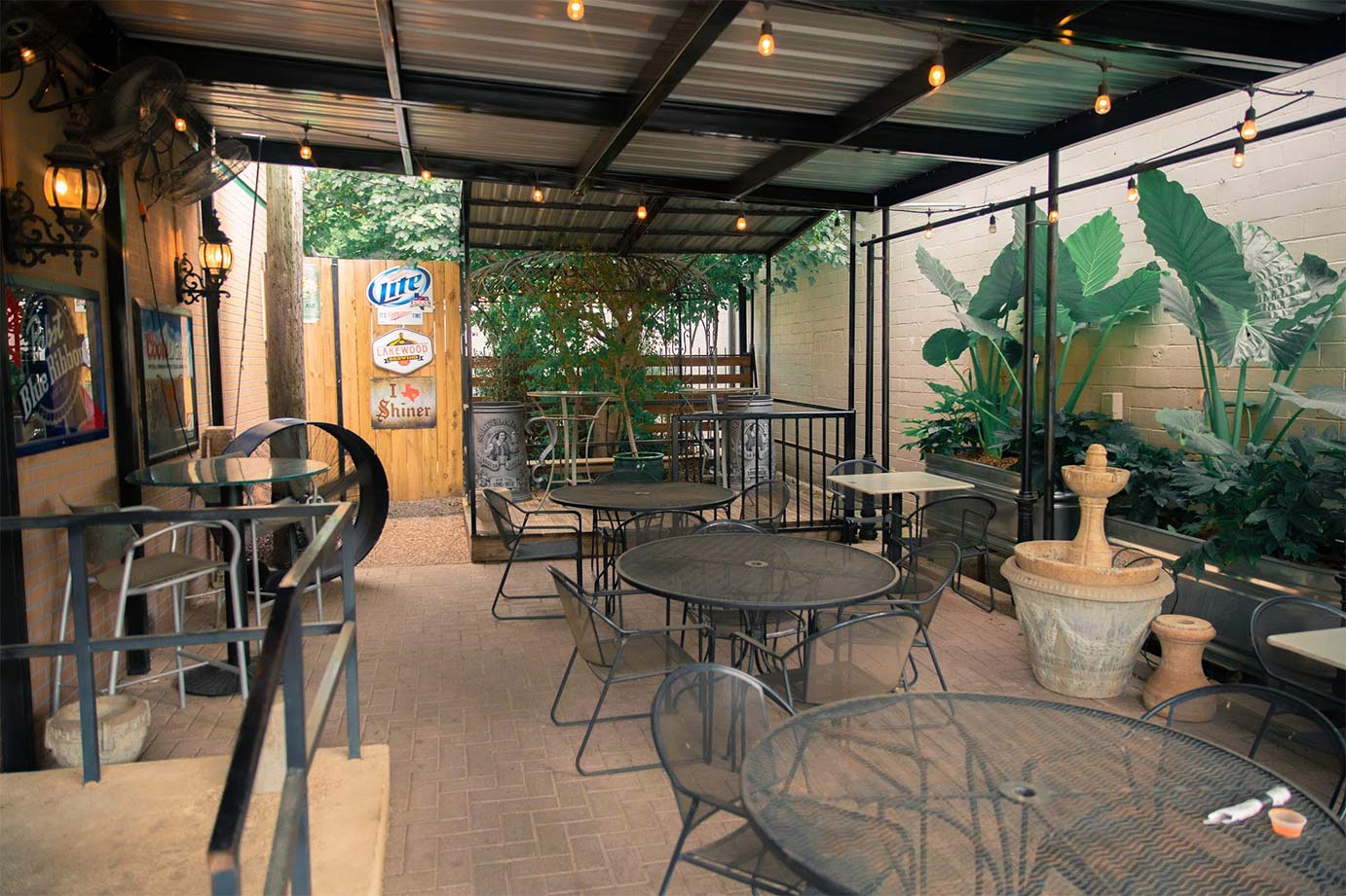 Shaw's Patio Bar & Grill party