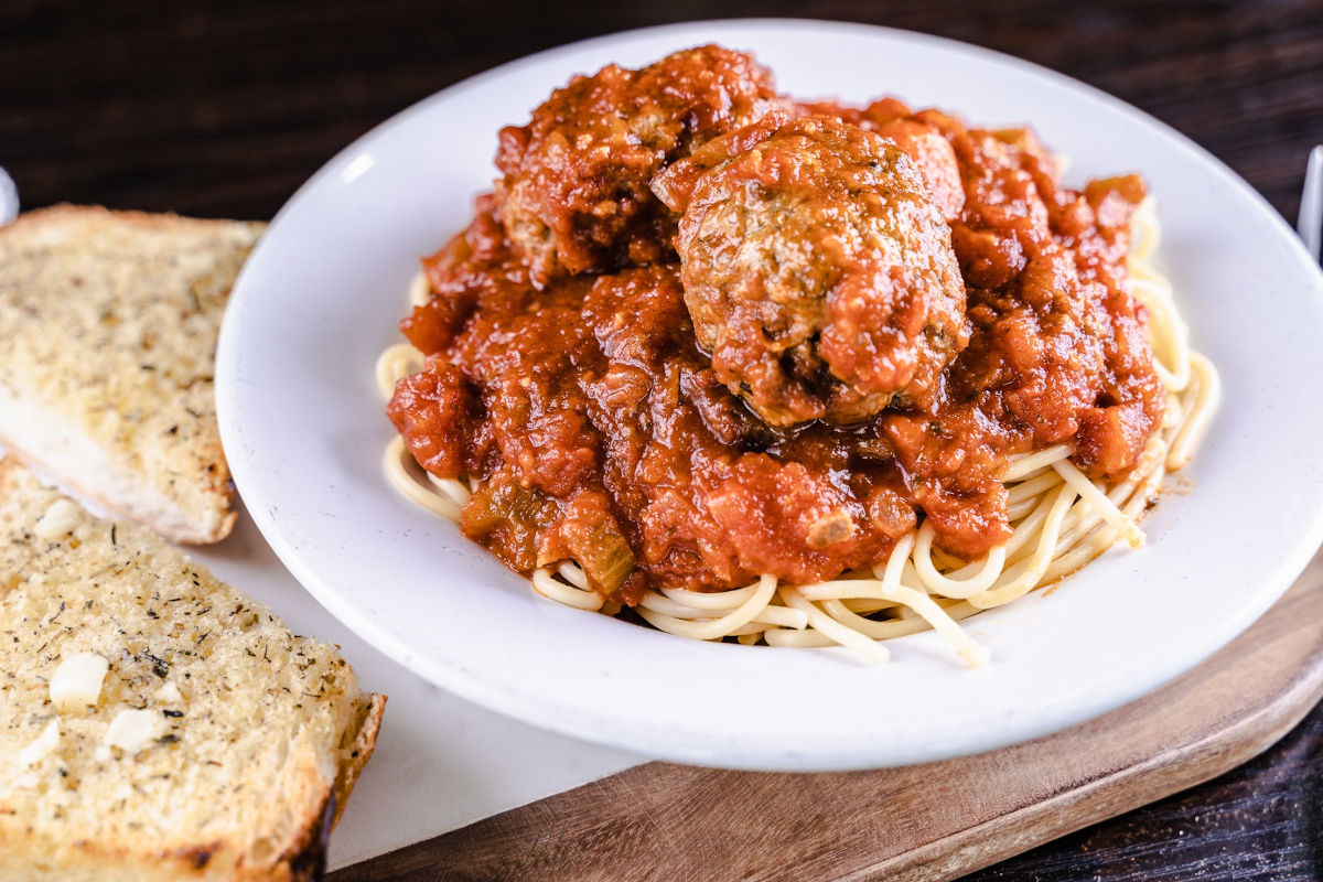 Meatballs with tomato sauce and spaghetti