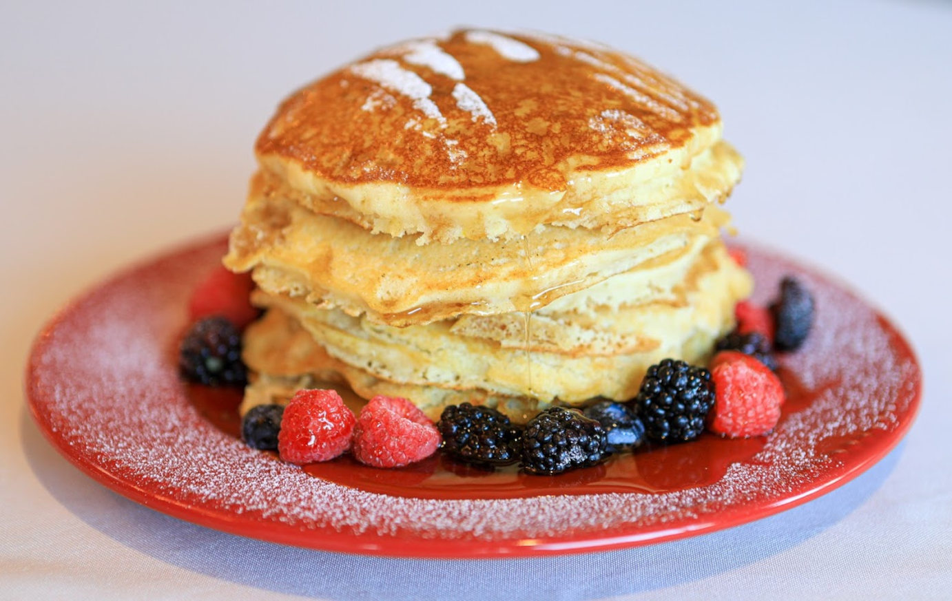 Buttermilk pancake with berries