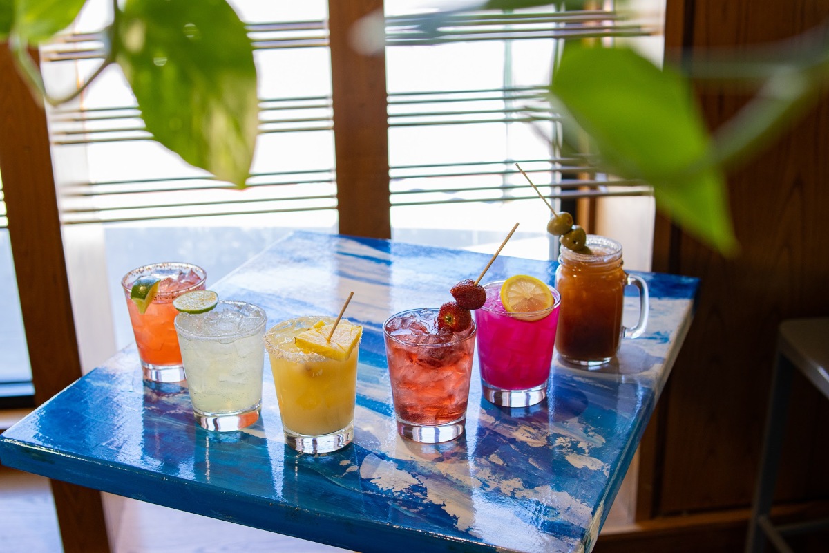 Different cocktail drinks on the table