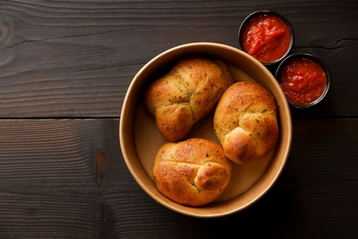 Bread rolls with dips