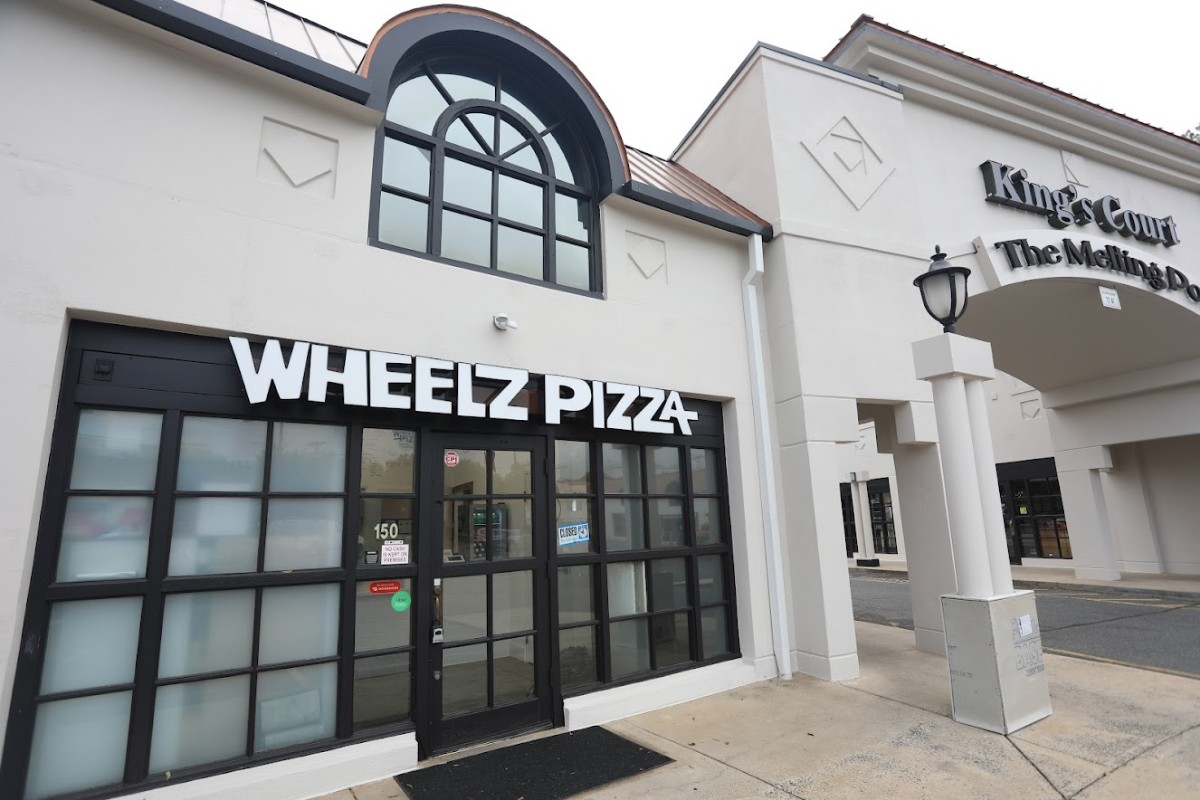 Wheelz Pizza Charlotte exterior