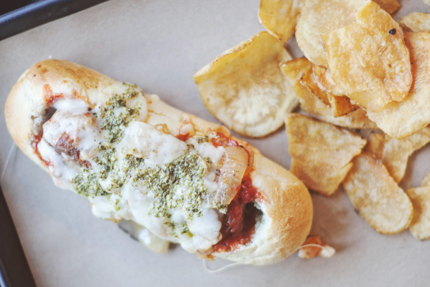 Meatball sub with chips