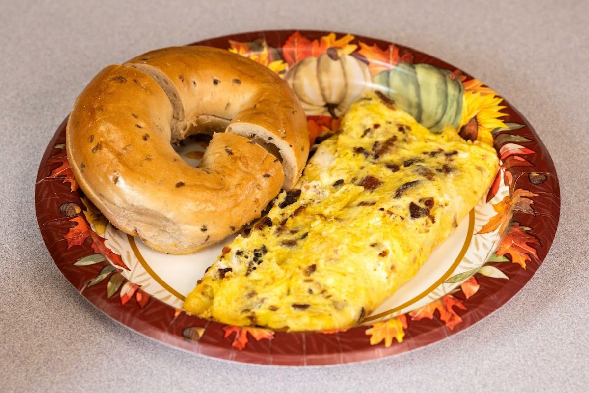 Cheese omelette and bagel