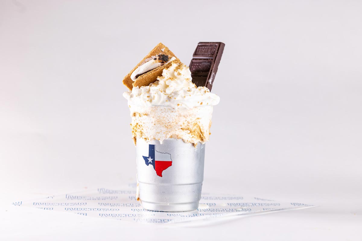 Ice cream with chocolate bar served in cup