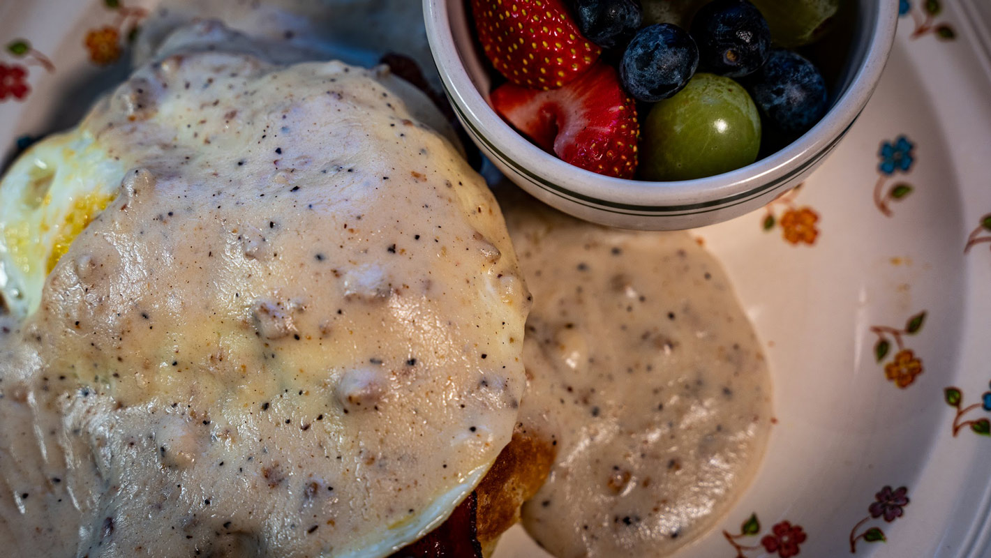 Country Benedict and fresh fruits