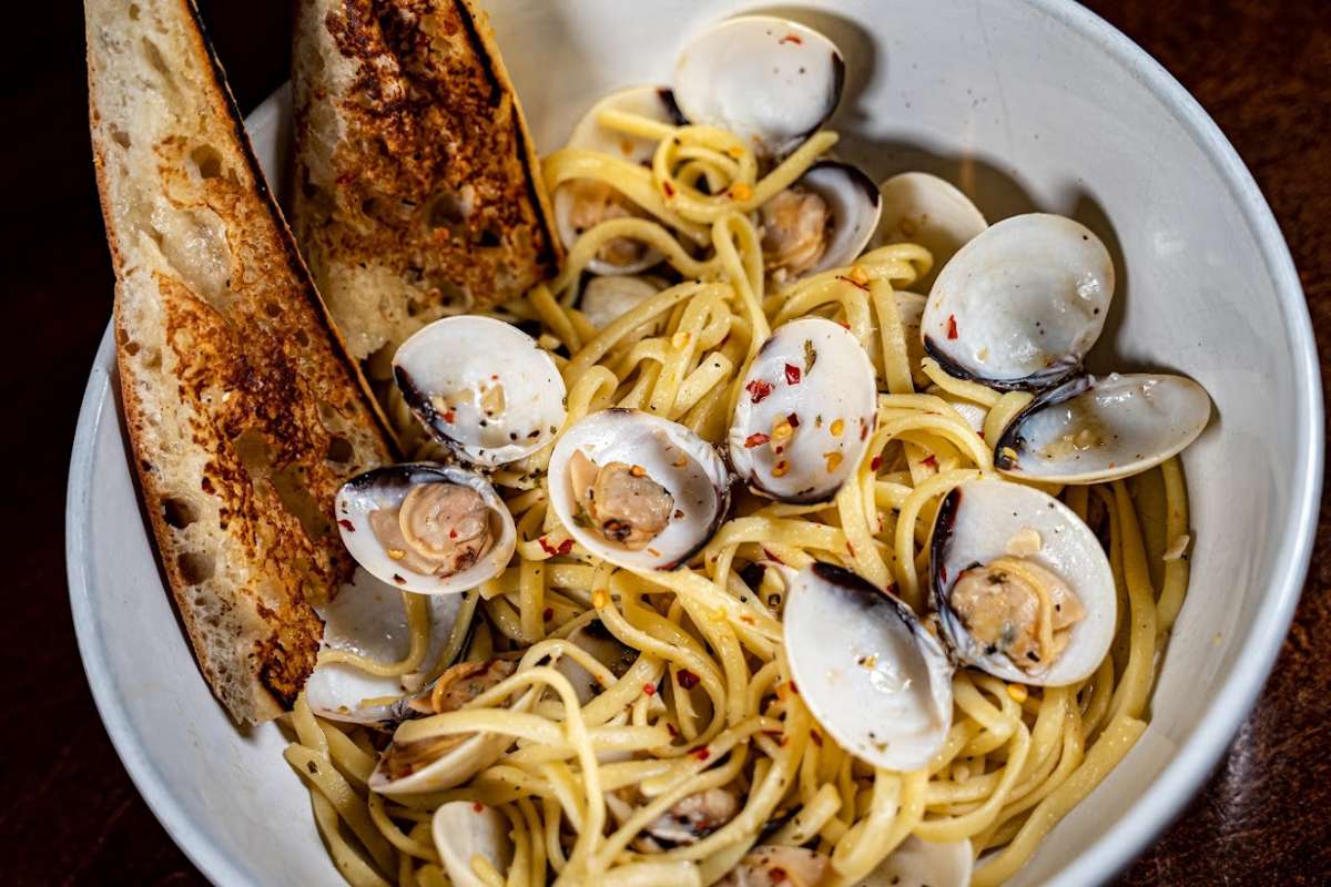 Linguine and Clam Sauce