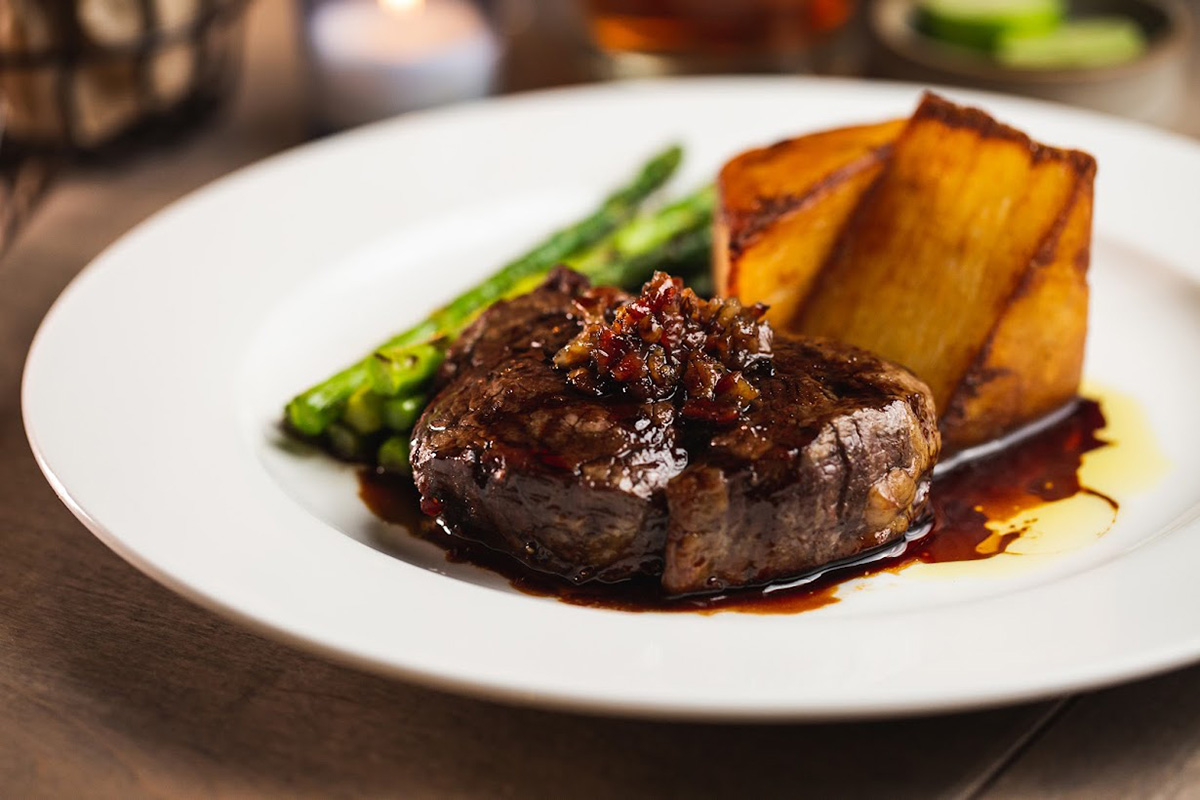 Filet Mignon with asparagus and roasted potato