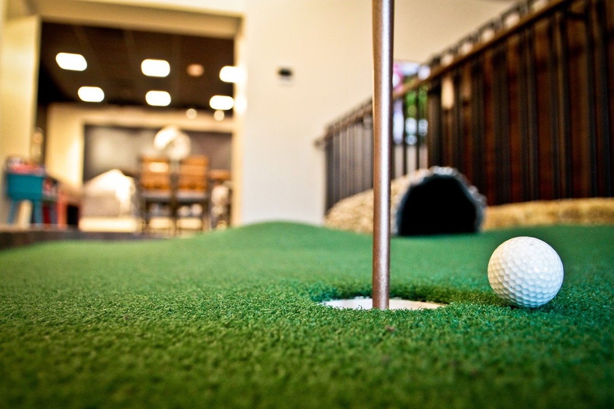 Indoor mini golf, course details