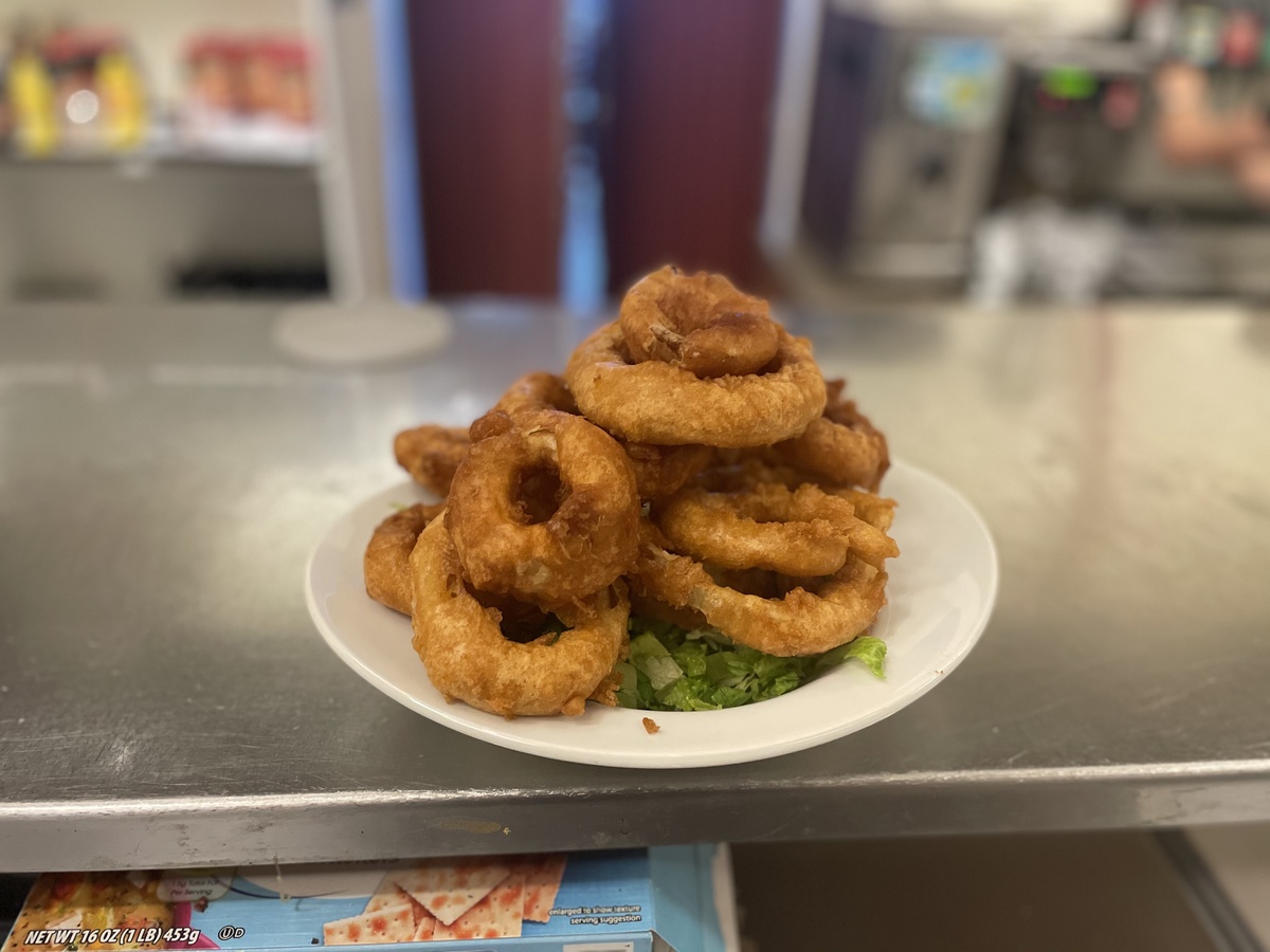 A serving of onion rings