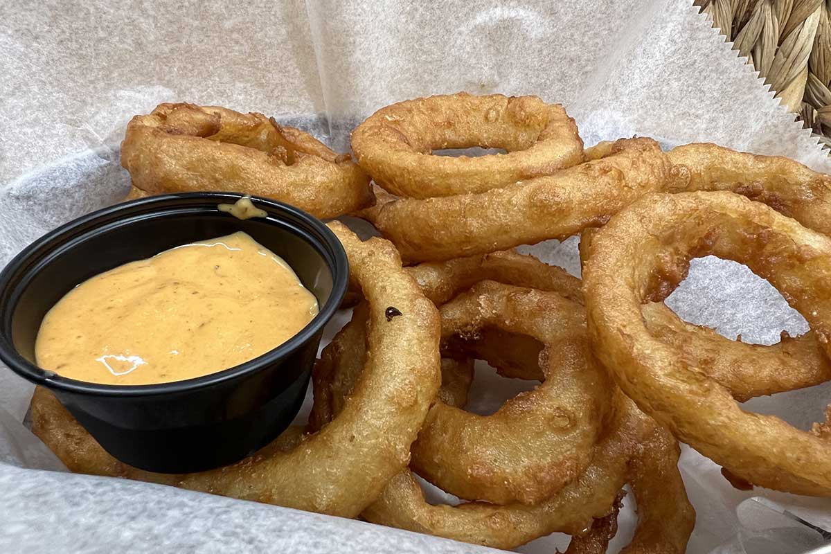 Onion rings and dip