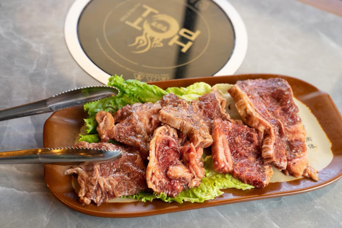 meat with green salad