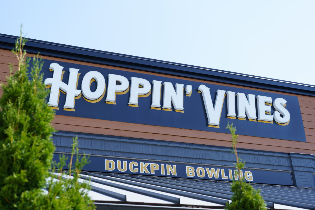 hoppin vines outside sign