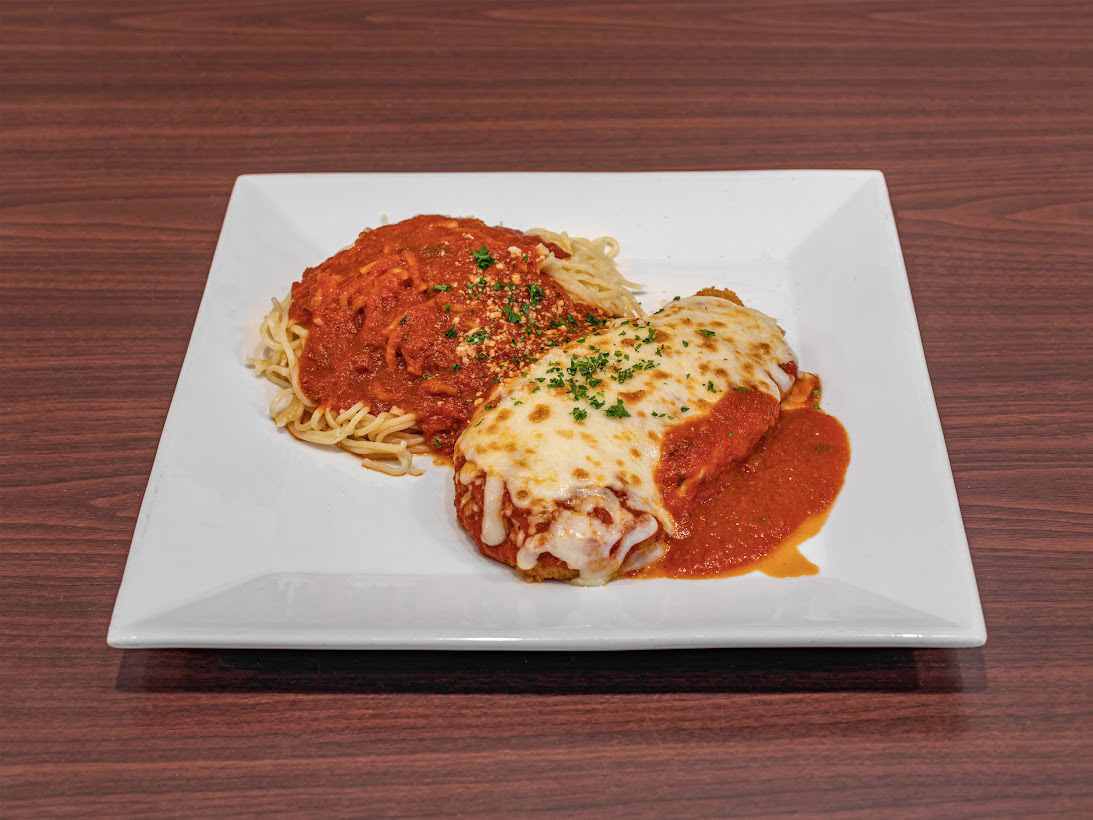 Chicken parmigiana with spaghetti with tomato sauce 