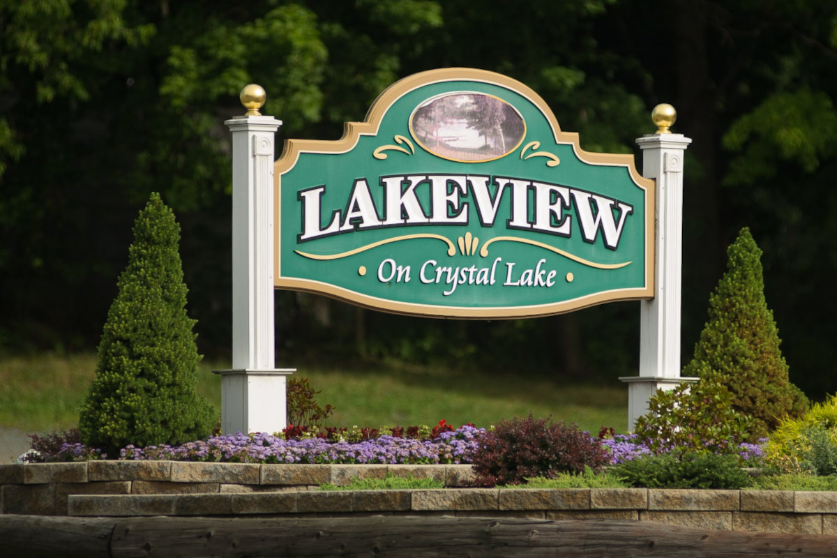 lakeview restaurant sign