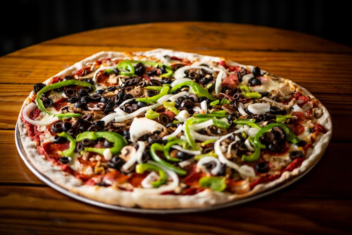 the combo pizza: Pepperoni, sausage, salami, mushrooms, onion, green bell pepper & black olives