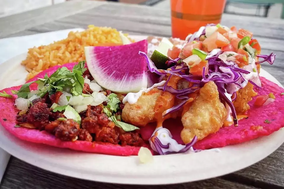 One taco de soyrizo (left) and one taco de camaron