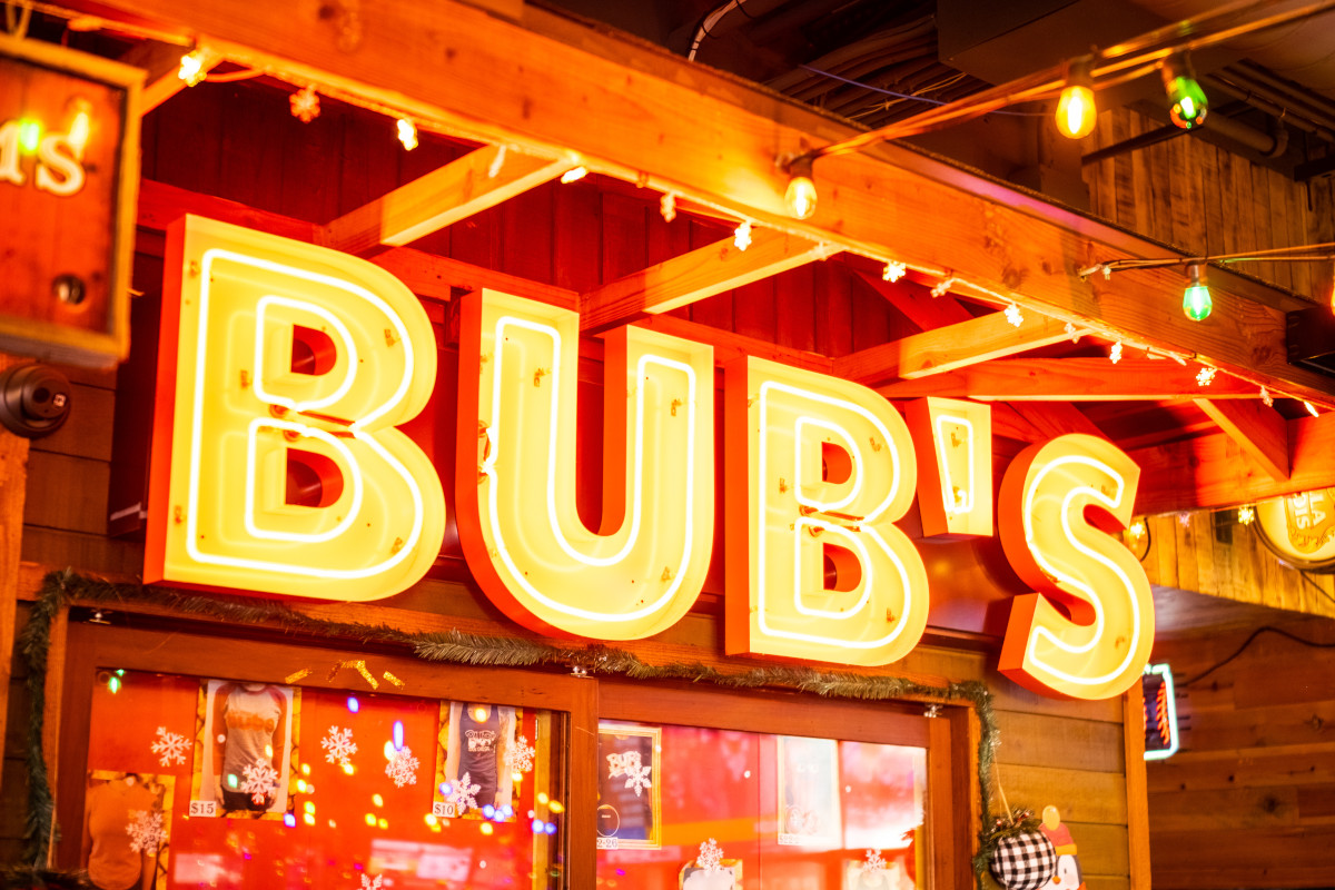 Bub's exterior neon sign