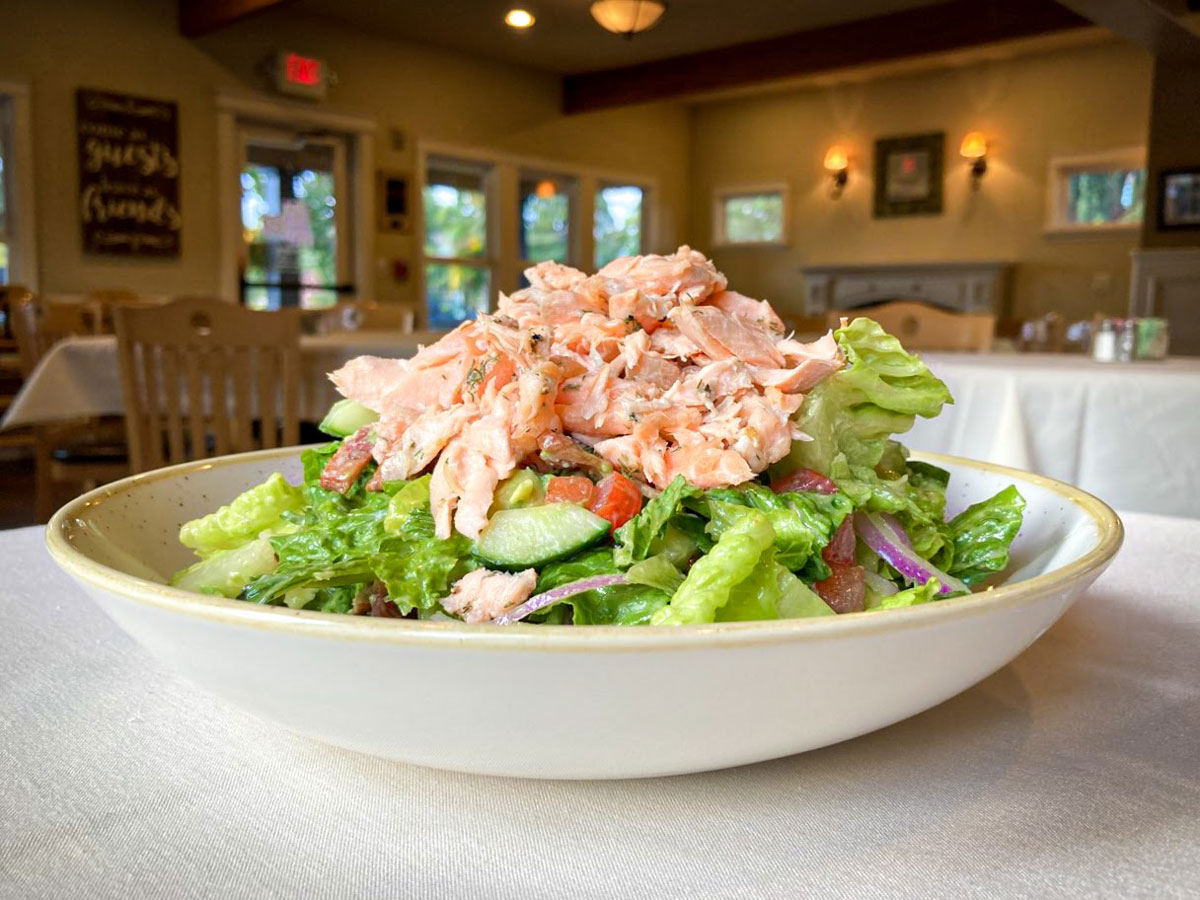 Salmon and lettuce salad