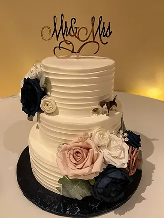 Mr and Mrs wedding cake