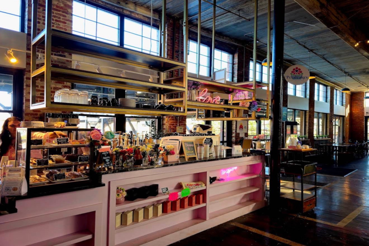 Petalcakes Coffee, restaurant ordering counter