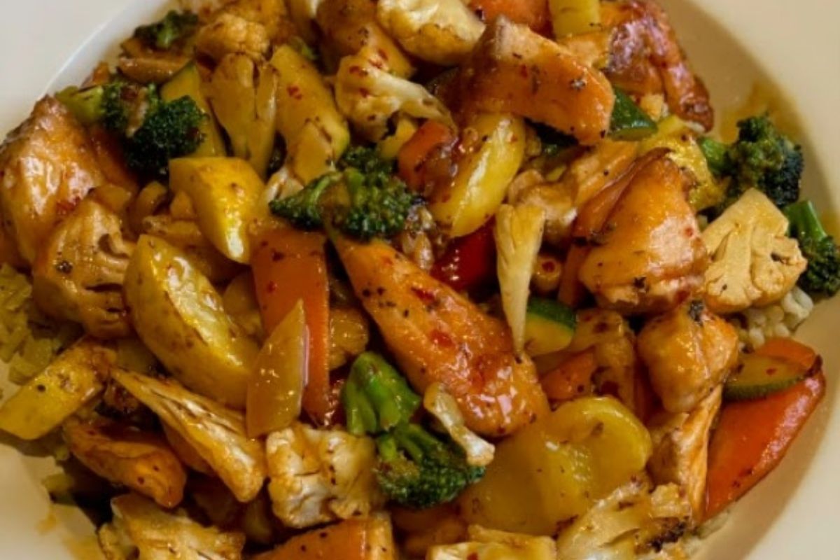 Marinated chicken and broccoli, with brown rice