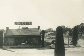 grey-white photo of Valley Inn Restaurant in 1947