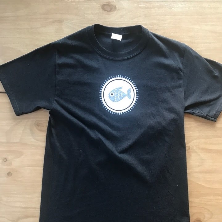  A black t - shirt with a circle on it 2