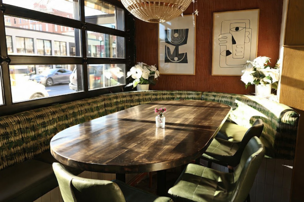 Guests dining together at Porch