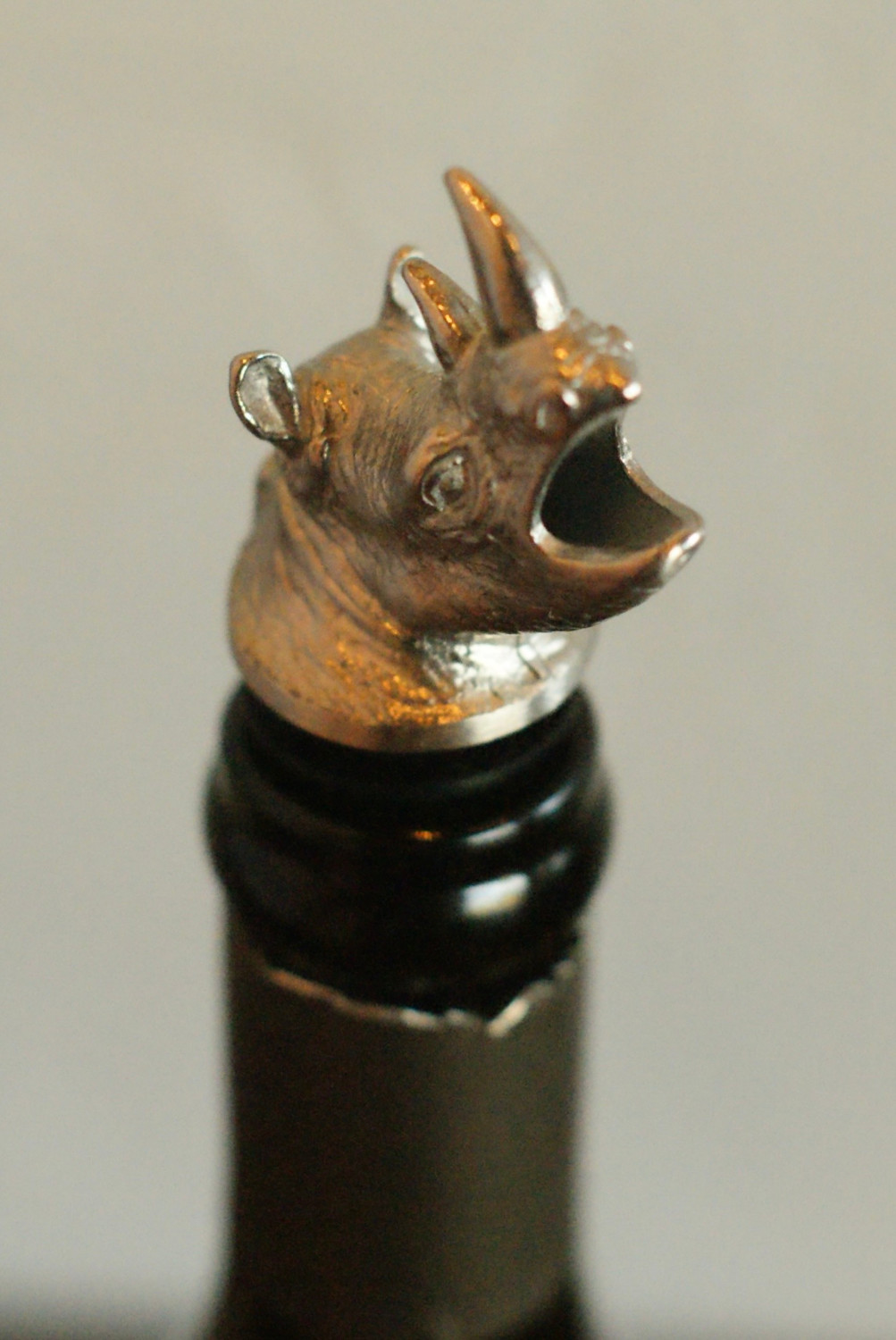 Rhino wine pourer