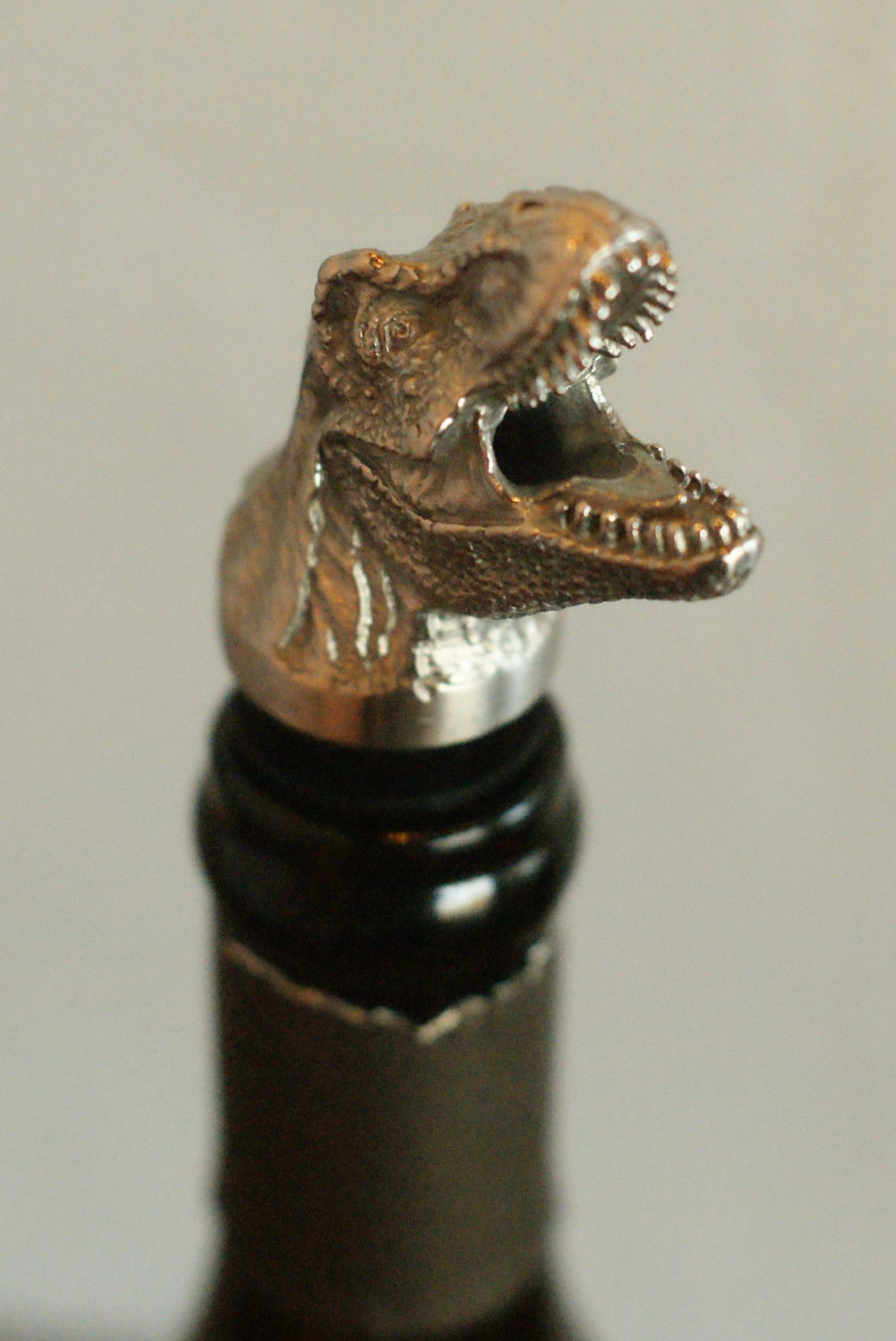 T-Rex wine pourer