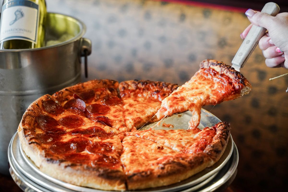 Van's Pizza House cover