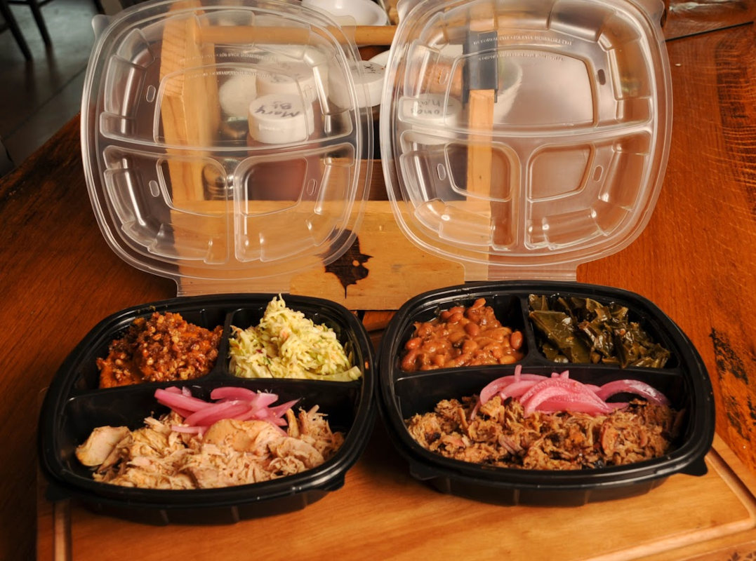 Pulled meat to-go plates