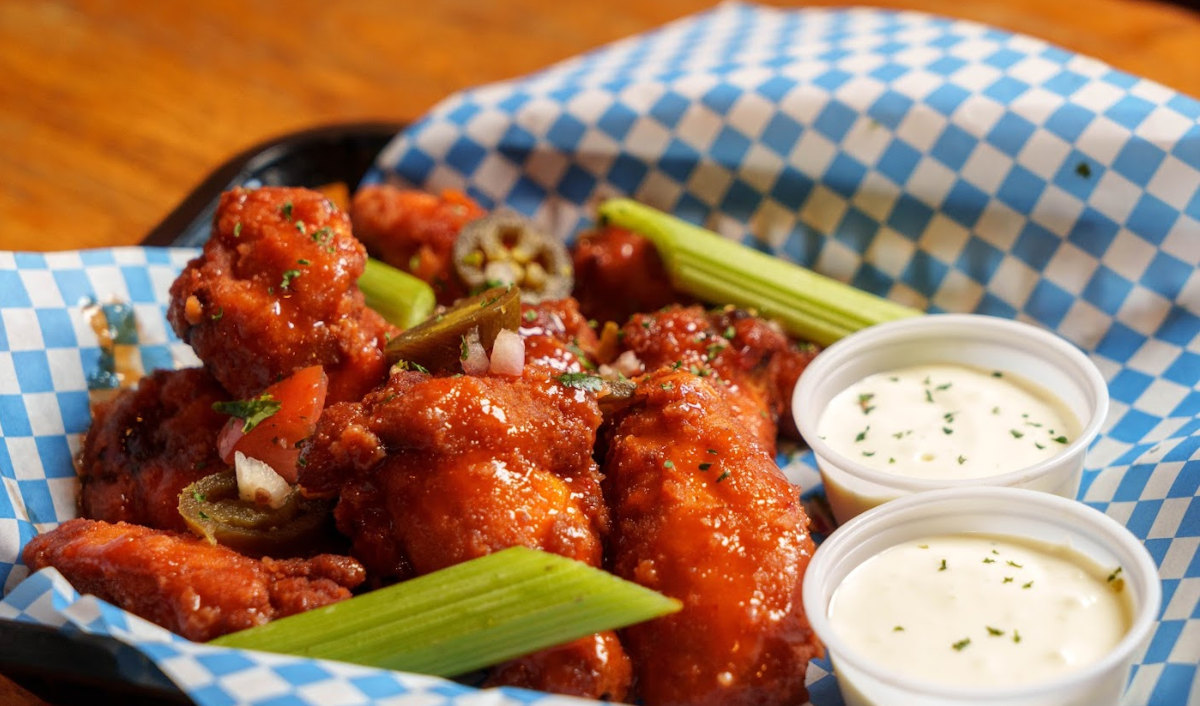 Buffalo wings With blue cheese