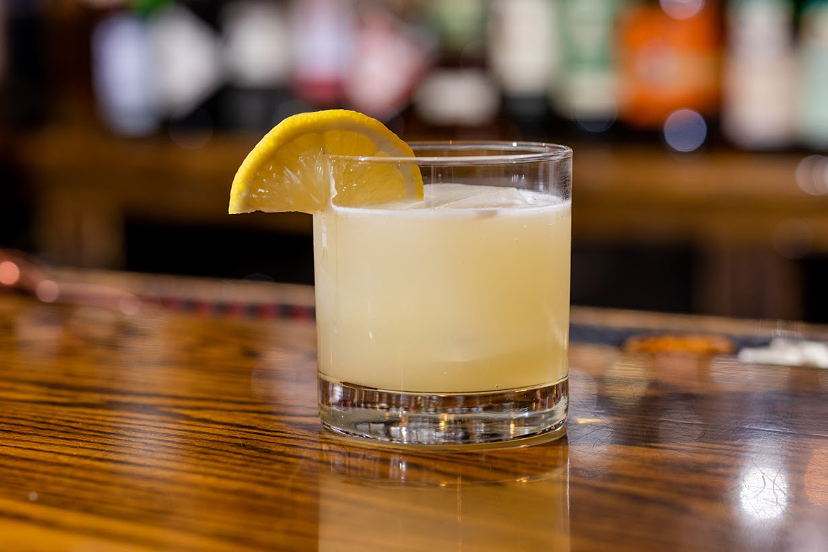 Penicillin cocktail drink served on bar counter