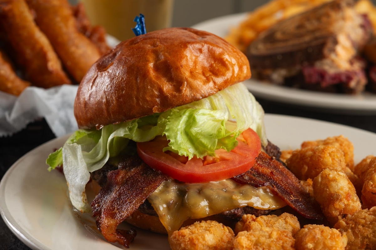 Red's Sports Bar and Grill