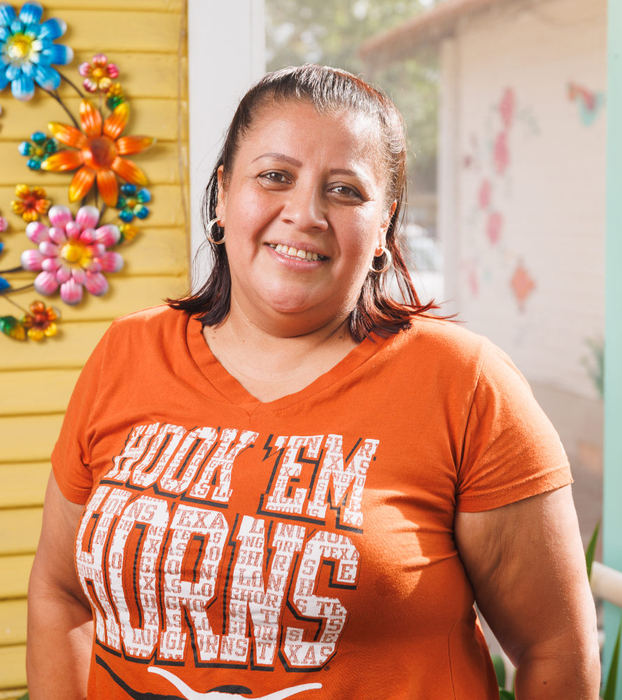 Luz Domingue headshot