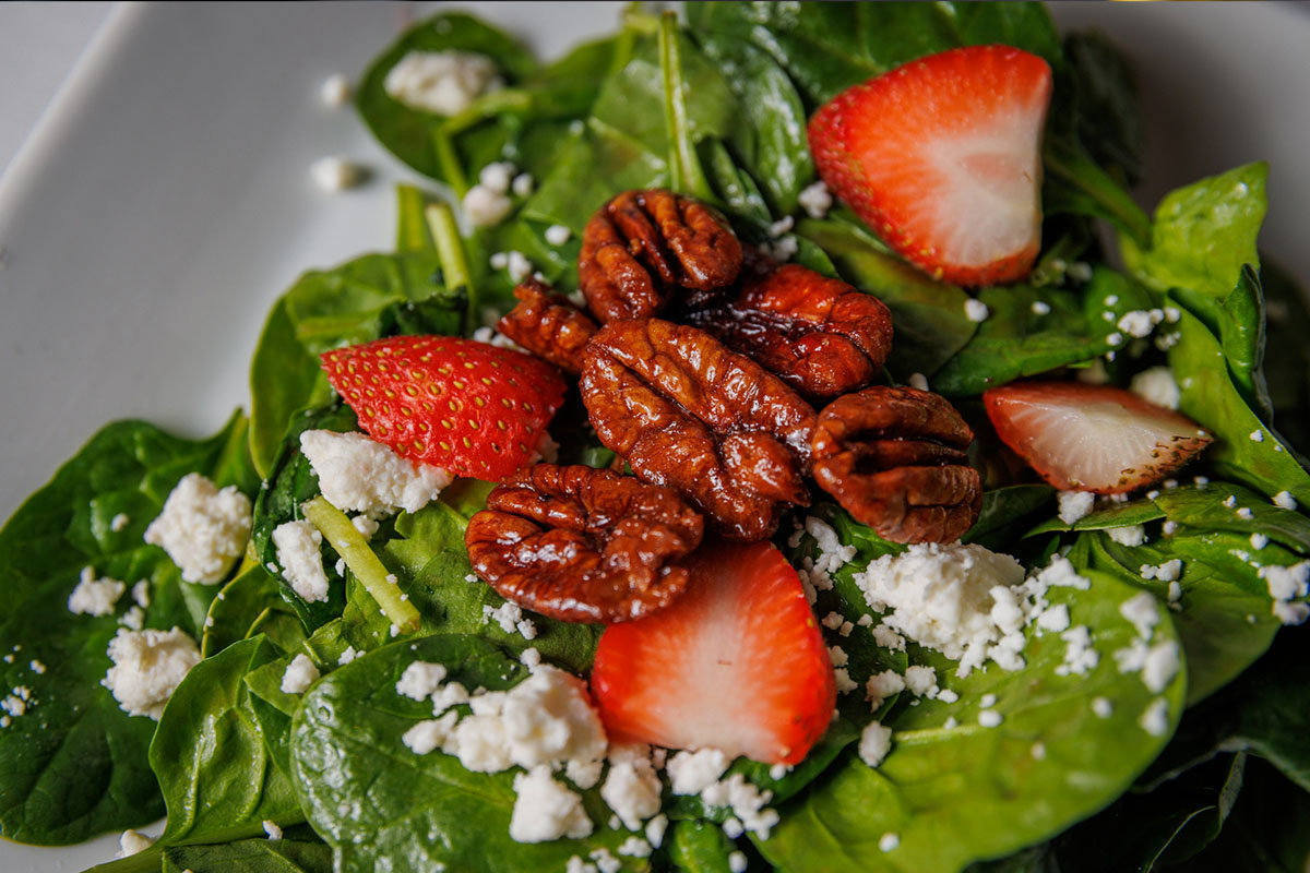 Strawberry spinach salad