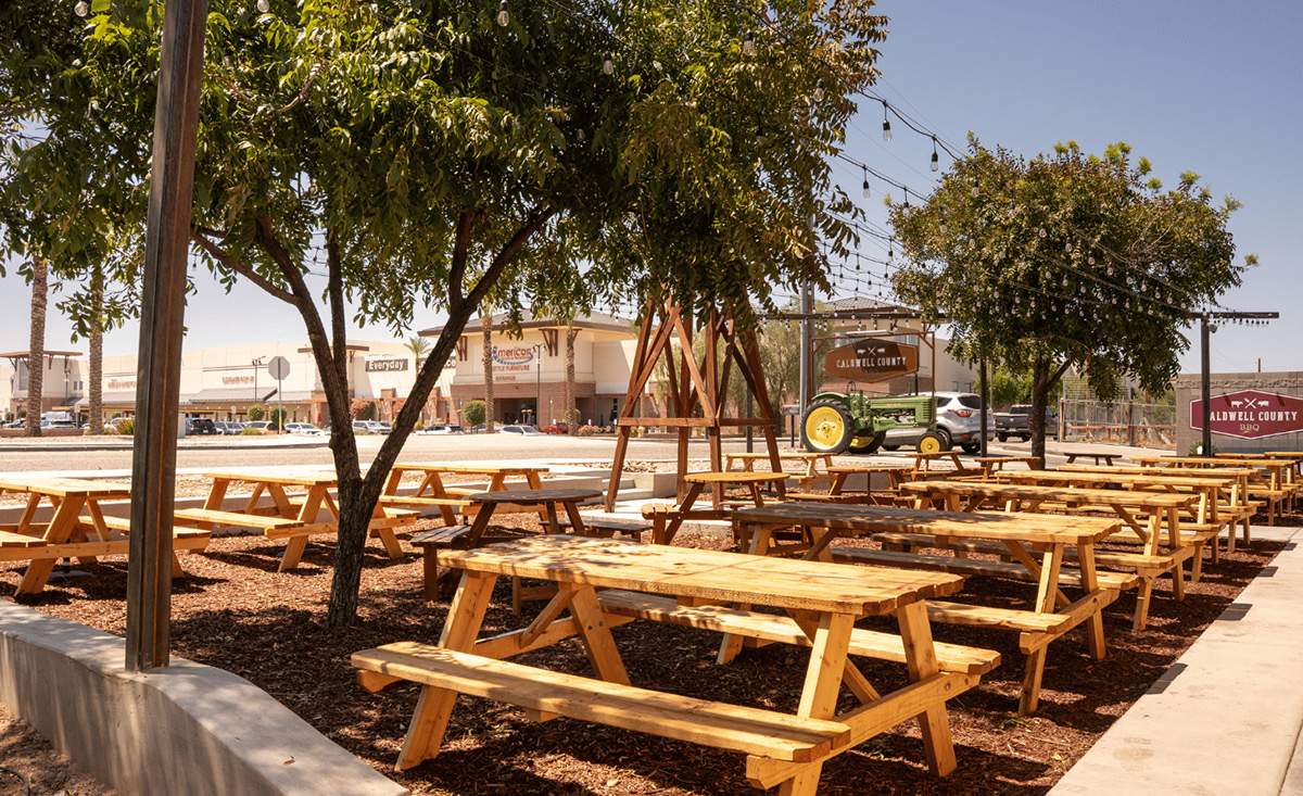 Gilbert Front Yard Picnic Tables
