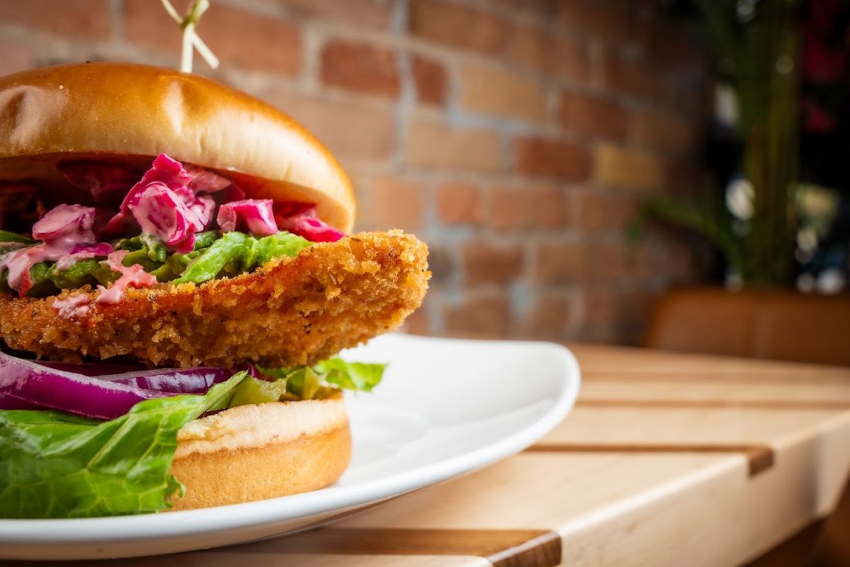 fried chicken sandwinch