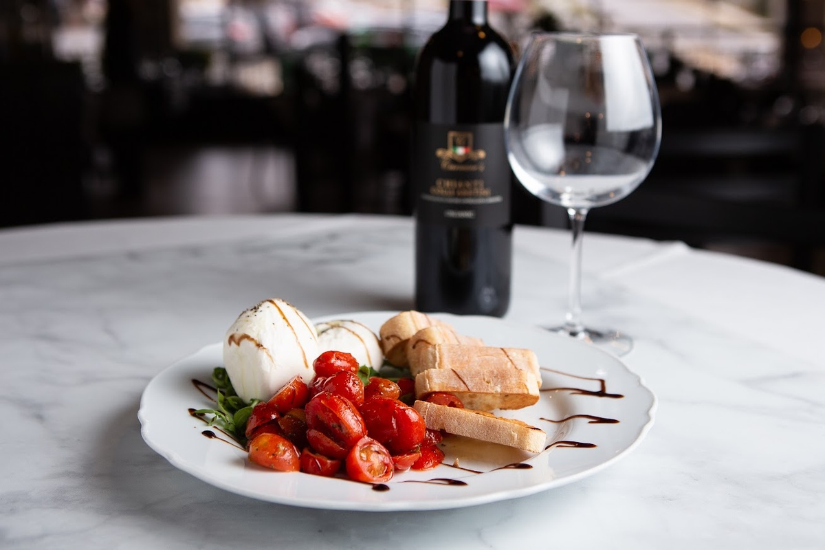Burrata with cherry tomatoes and bread