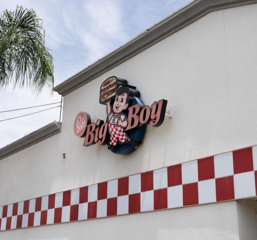 Bob's Big Boy restaurant sign and building